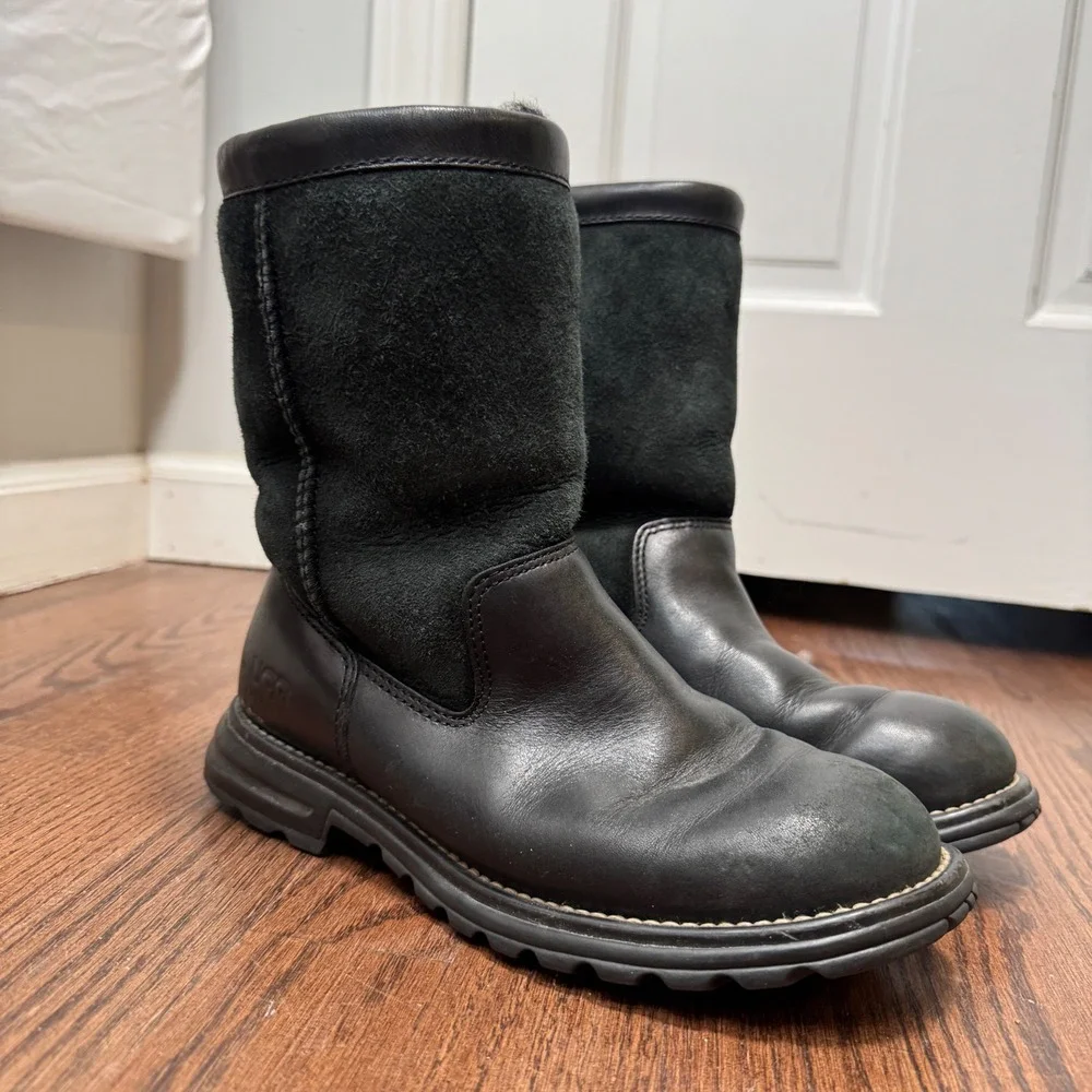 UGG Boots Brooks 5381 Womens Black 6 Leather & Suede Shearling Lined Lug Sole